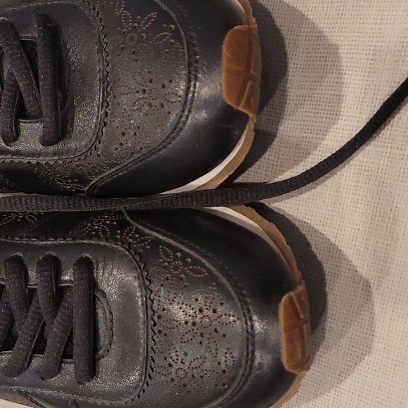 Tory Burch black sneakers size 5.5. GUC. - Picture 3 of 7